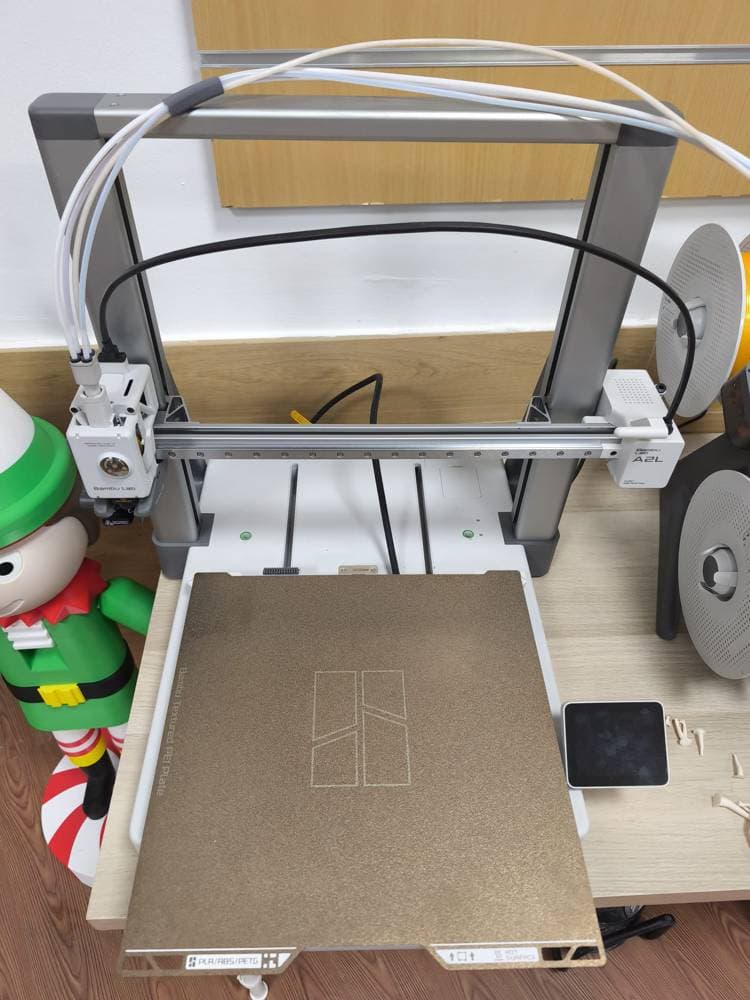 Impresora 3D Bambu Lab multicolor en el taller de ADS Creaciones