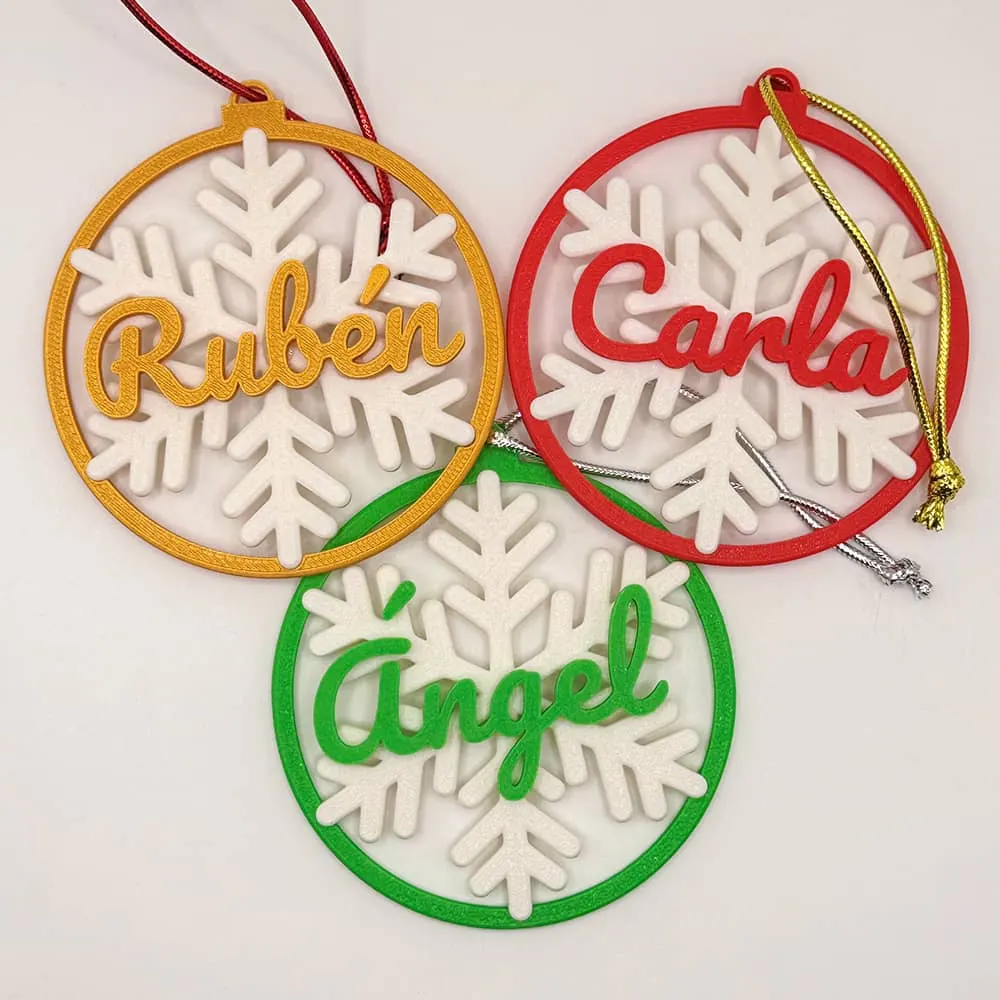 Bola de Navidad calada con nombre impreso en 3D